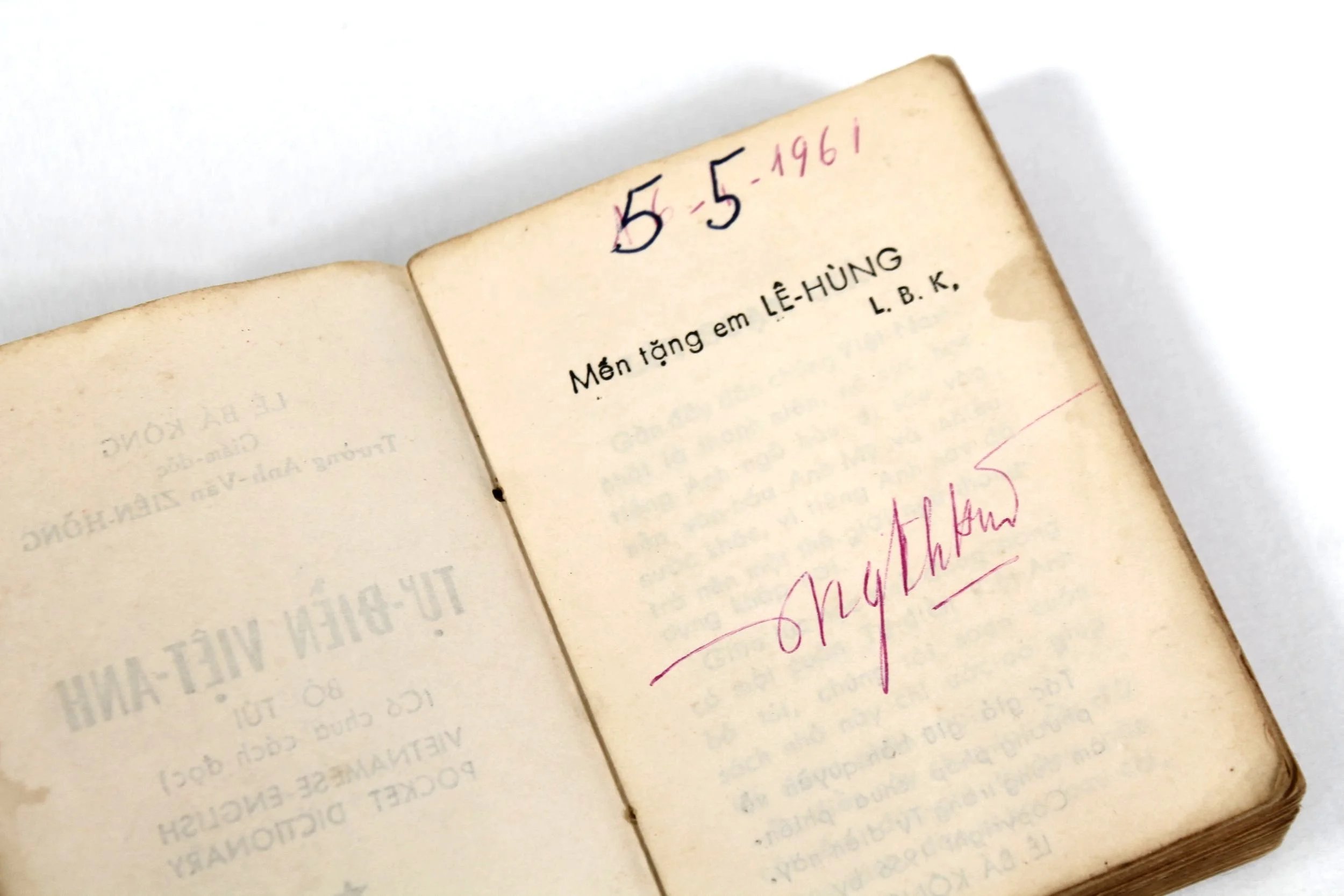 Vietnam War Very Rare Vietnamese - English pocket Dictionary 1956 — image 4