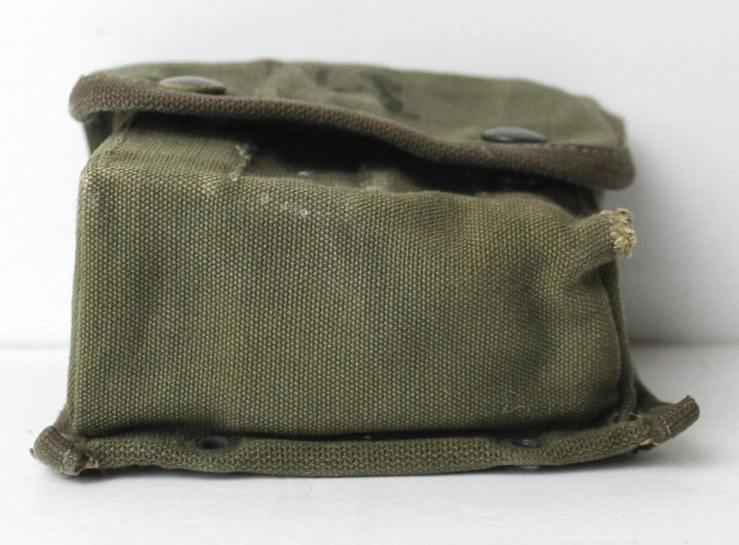 1945 US Army Jungle First Aid Kit Pouch with Original Contents — image 4
