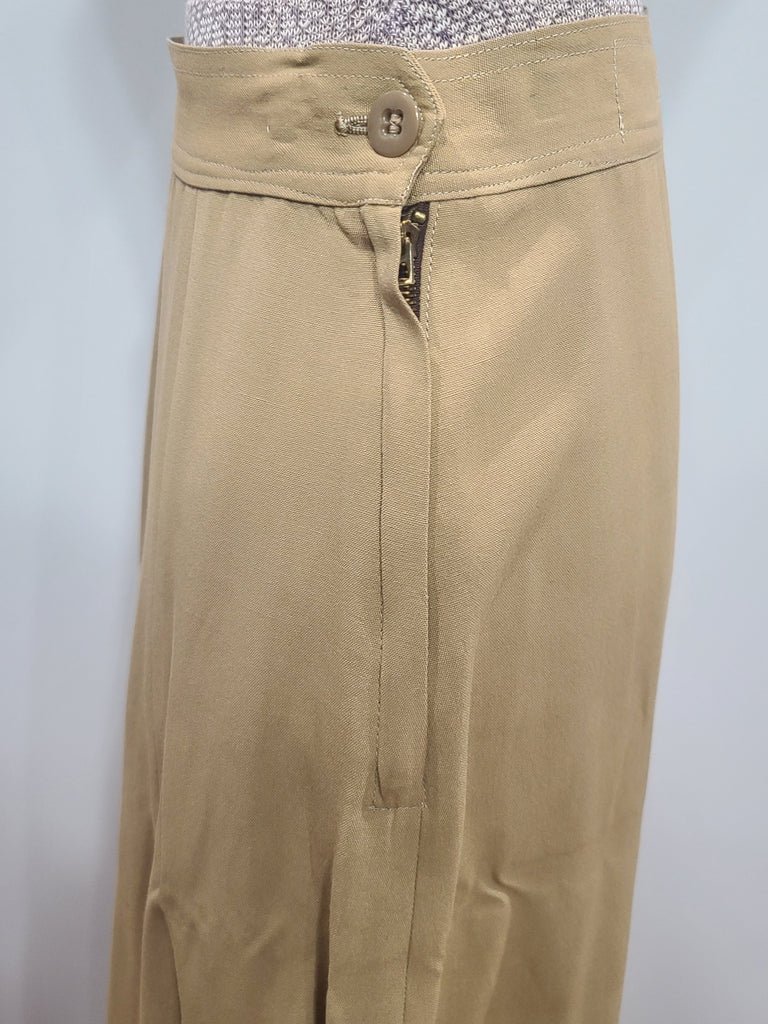 CWAC Canadian WAC Uniform: Jacket and Skirt(B-34' W-24.5' H-34') — image 20