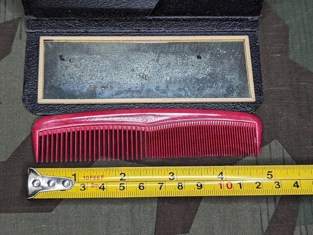 Red Pocket Comb with Mirror — image 2