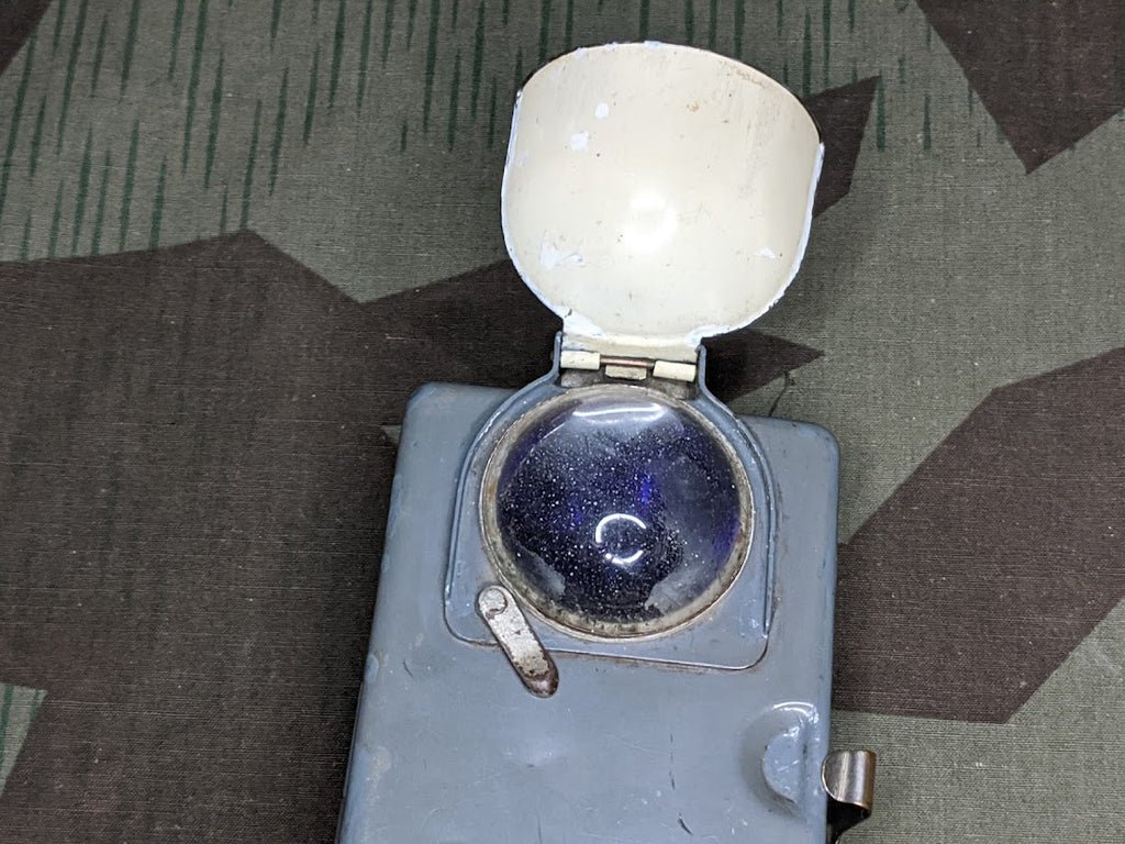 Original 1941 French PILOT Flashlight — image 4