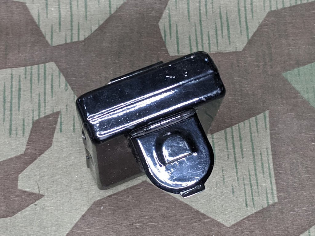 Military Type Flat Flashlight French? — image 2