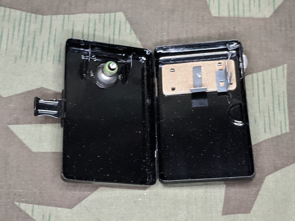 Military Type Flat Flashlight French? — image 5