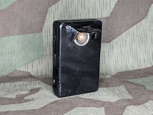 Military Type Flat Flashlight French?