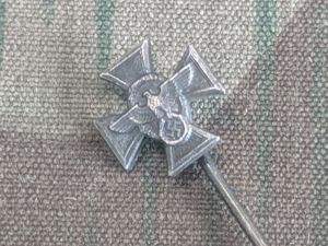 Police 18 Year Service Stick Pin