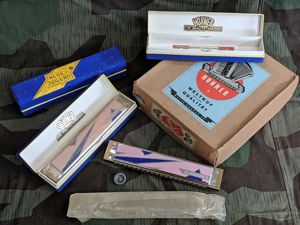 Neue Jugend Harmonica Blue/Pink in C