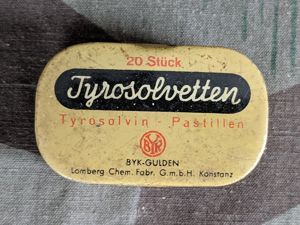 Tyrosolvetten Oral Analgesic Tin