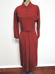 Red Button Dress(B-37' W-26' H-35')