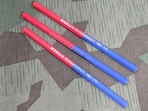 Red and Blue in One Woolco Magazinstift Colored Pencil