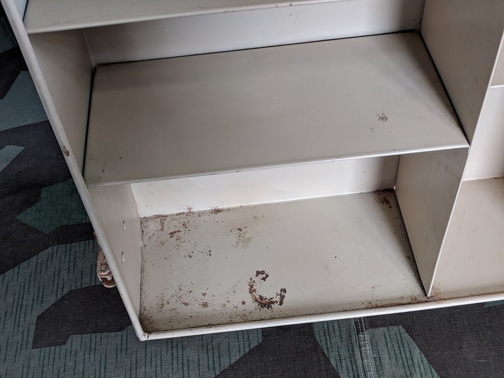 Luftschutz Apotheke Medicine Cabinet — image 11