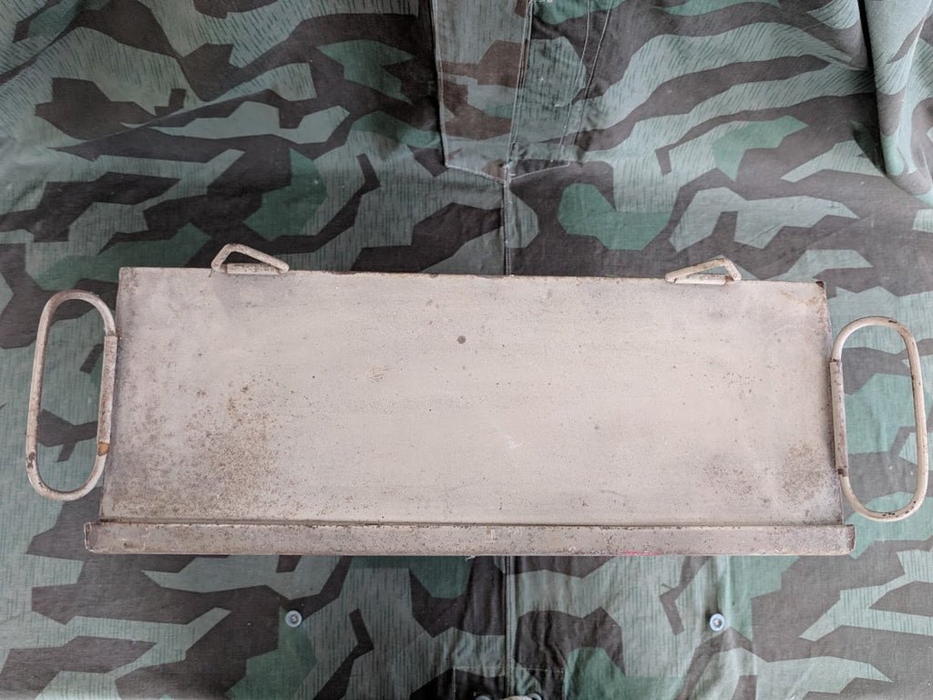 Luftschutz Apotheke Medicine Cabinet — image 7