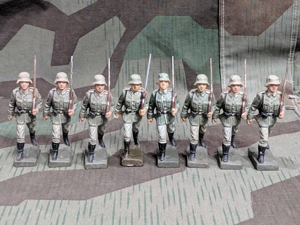 Lionel Elastolin Composition Toy Soldiers Figures — image 2