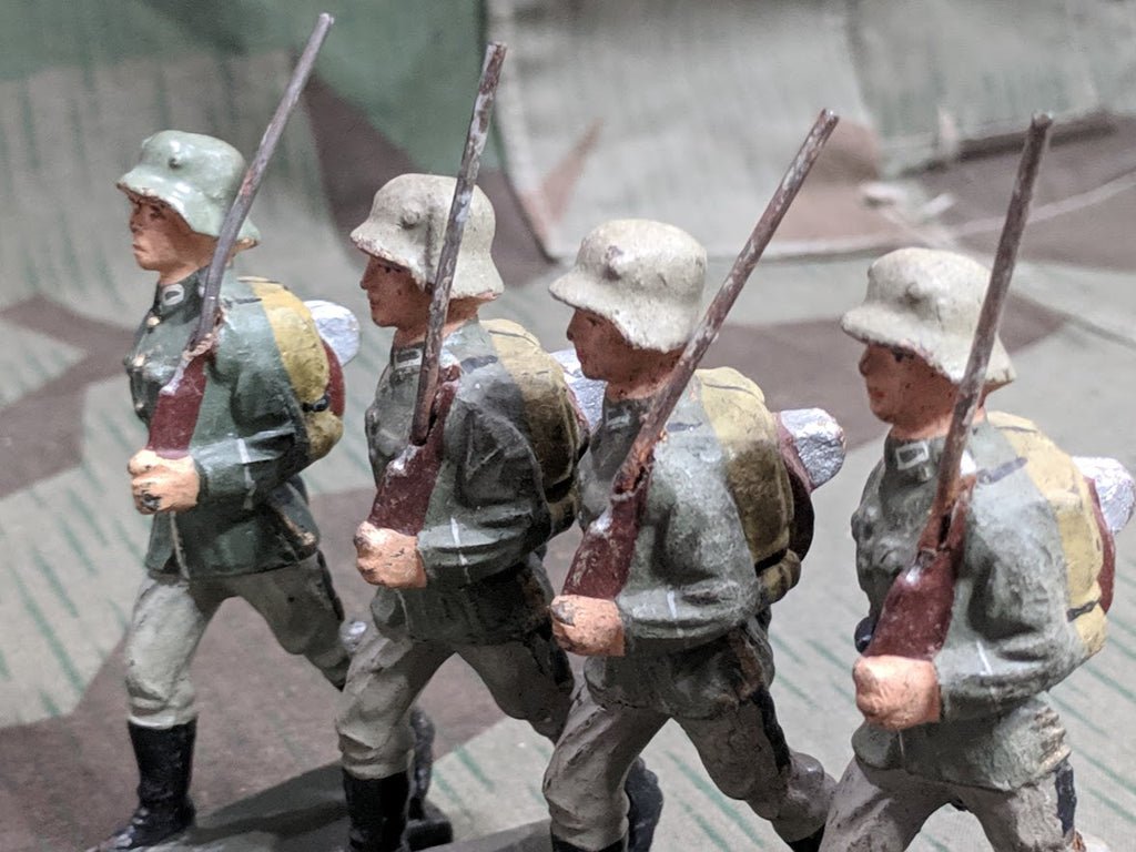 Lionel Elastolin Composition Toy Soldiers Figures — image 8