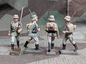 Lionel Elastolin Composition Toy Soldiers Figures