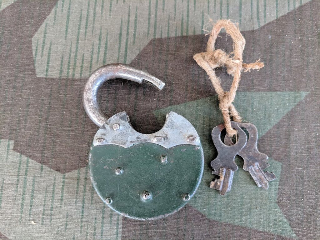 Green Lock with 2 Keys — image 3