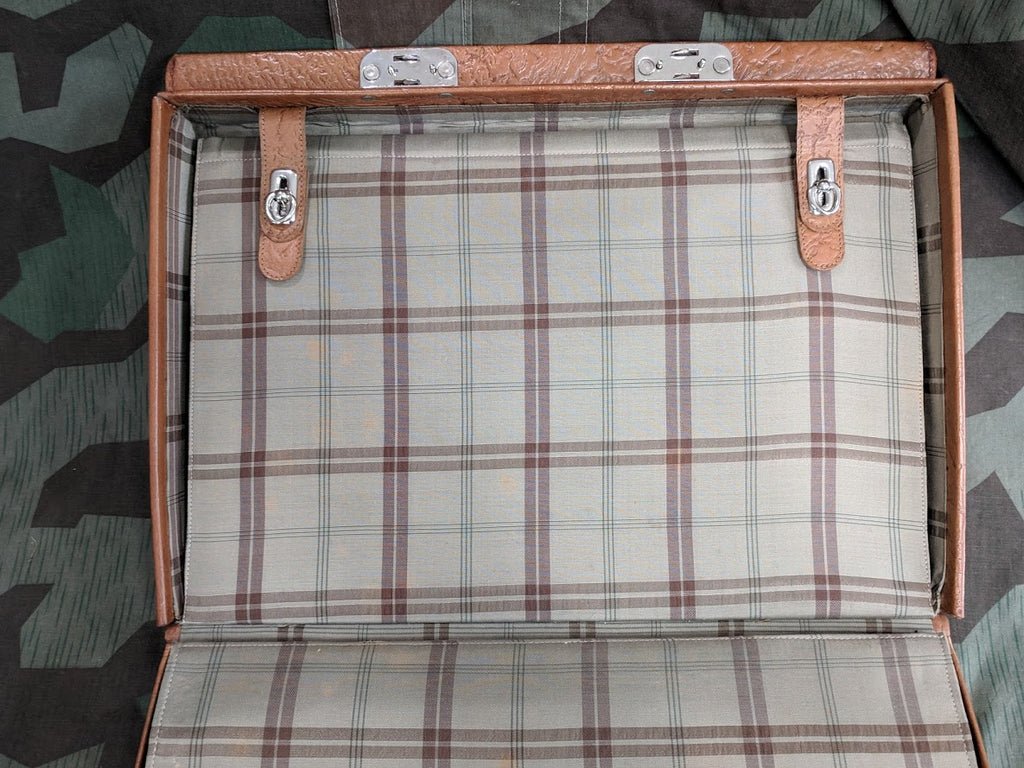 Amazing Original Traveling Toiletries Case DRGM Marked — image 4