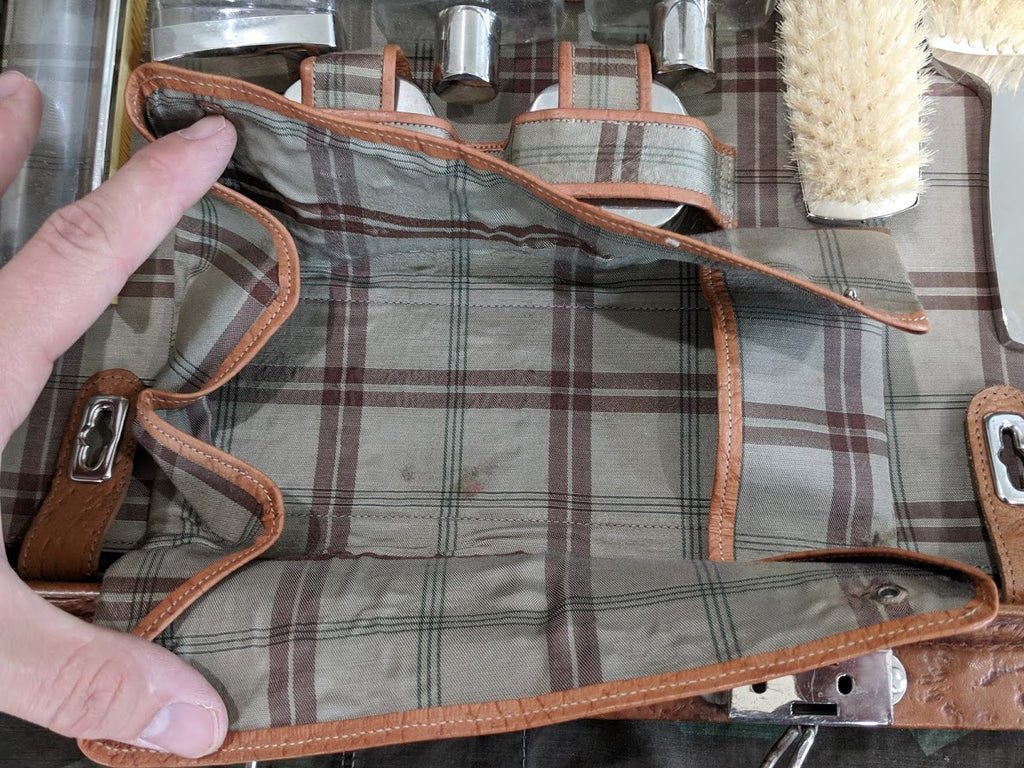 Amazing Original Traveling Toiletries Case DRGM Marked — image 5