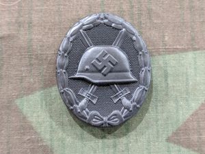 Repro Wound Badge in Black