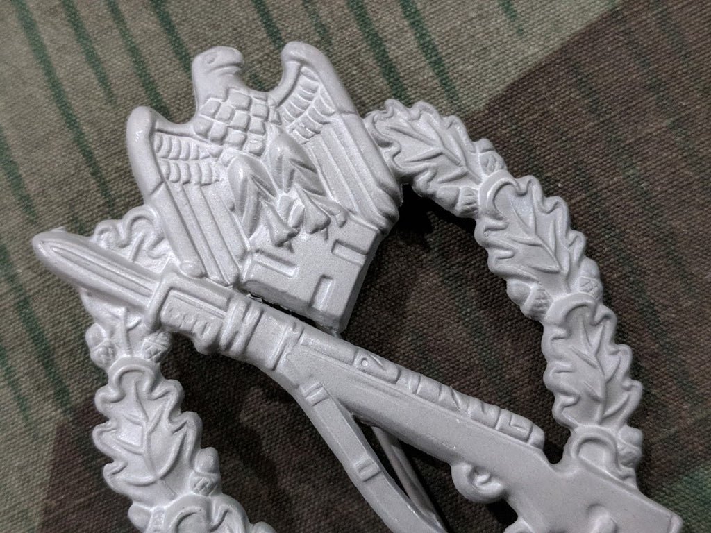 Repro Infantry Assault Badge in Silver — image 3