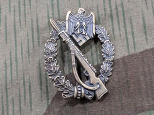 Repro Infantry Assault Badge in Bronze for Motorized/ Mechanized Infantry