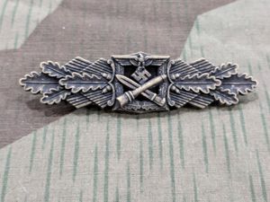 Repro Close Combat Clasp in Bronze