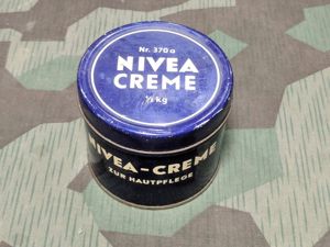 Large Nivea Nr.370a Tin