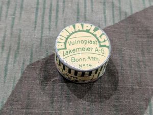 Tiny Bonnaplast Bandage Tin