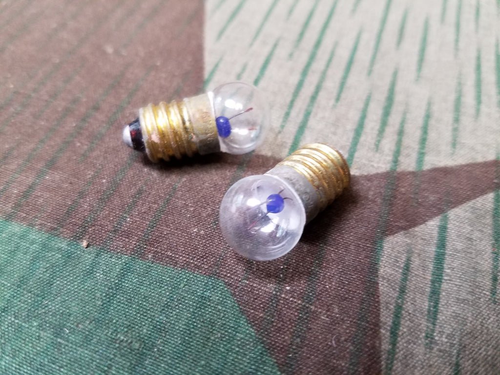 NOS 3.5V Flashlight Bulbs — image 2