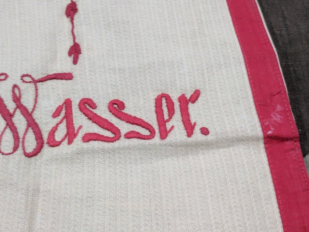 Frisches Wasser Water Jug Cover - Red — image 3