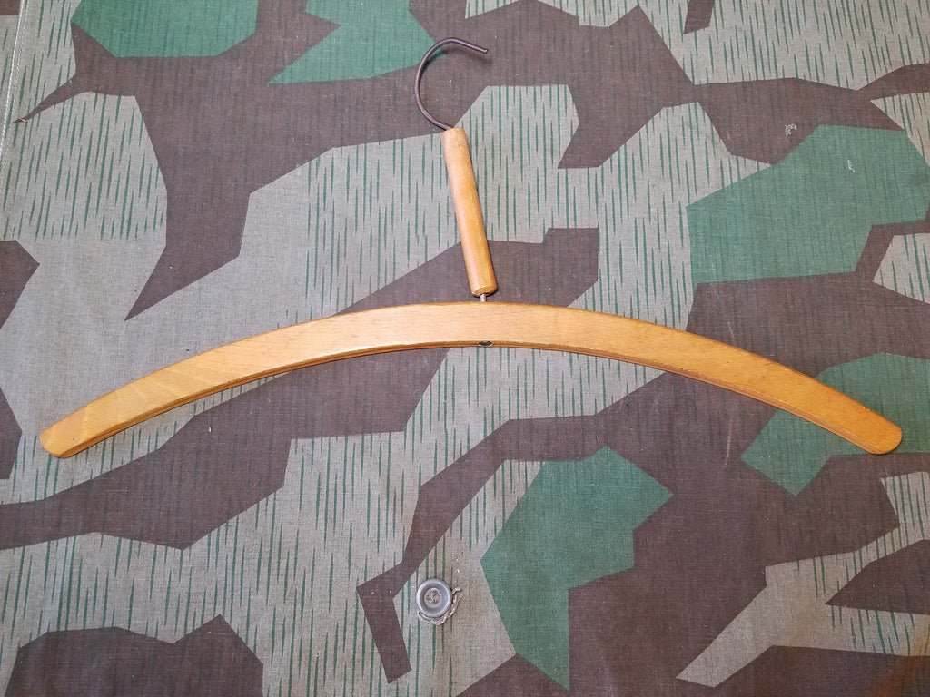 Damenmäntel am Postplatz Hanger — image 3