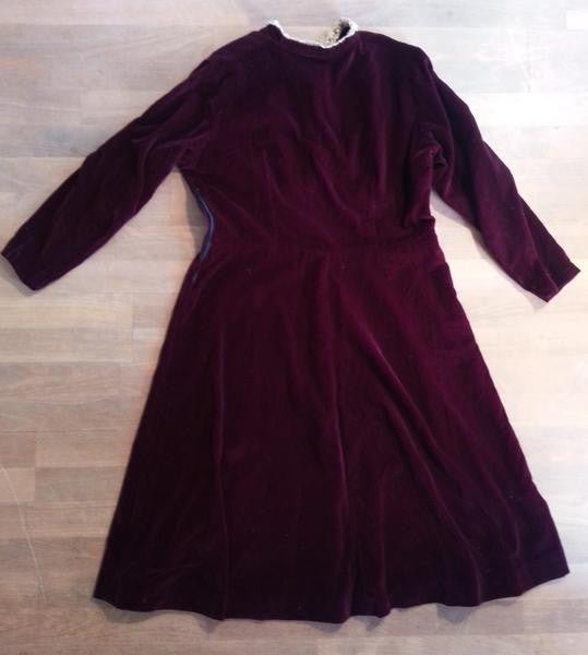 German Dark Red Velvet Dress with Lace Collar(B-44' W-36' H-47') — image 3