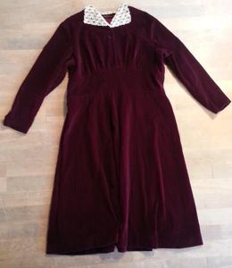 German Dark Red Velvet Dress with Lace Collar(B-44' W-36' H-47')