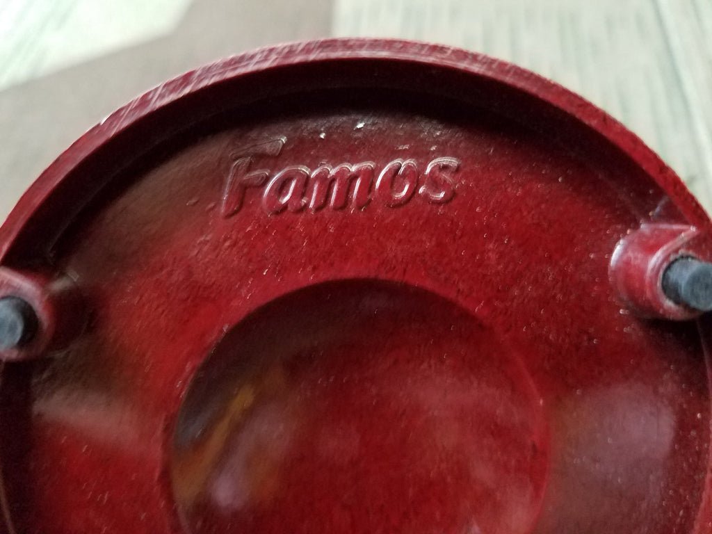 Period Famos Finger/Stamp Bakelite Moistening Pad — image 3