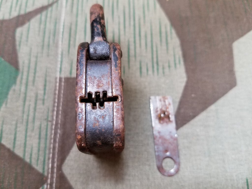 Guri D.R.P. Lock — image 3