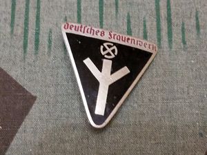 Deutsches Frauenwerk Pin