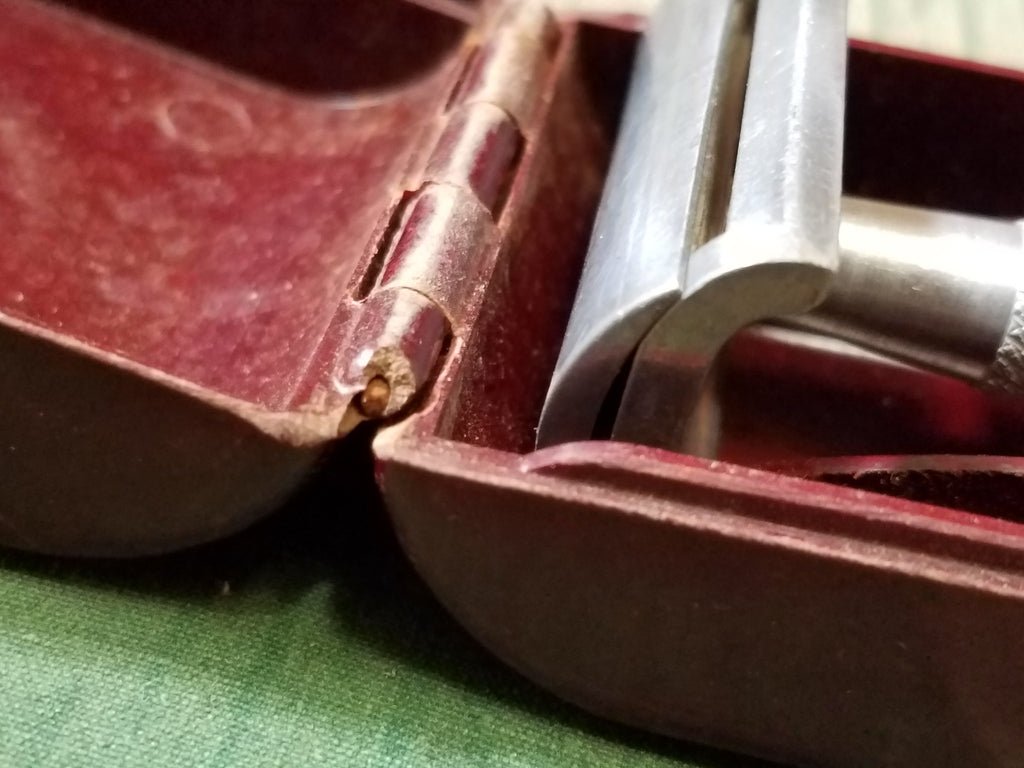 Razor in Brillant Bakelite Case — image 5