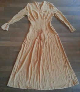 1945 DuBarry Evening Gown(B-35' W-25' H-35')