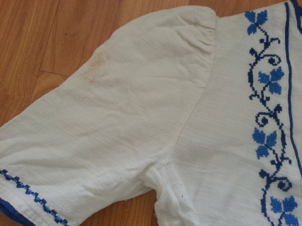 German White Dress with Blue Needlework & Peplum PocketsB-34' W-26' H-37' — image 3