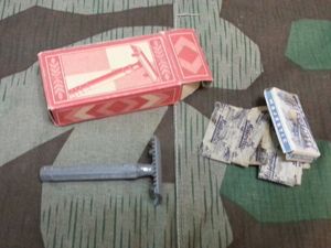 Period German Razor in Box w/ Blades