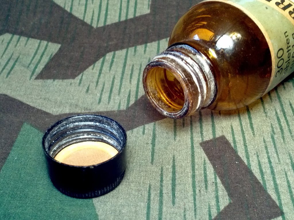 Original Atebrin Anti-Malaria Medication Bottle — image 5