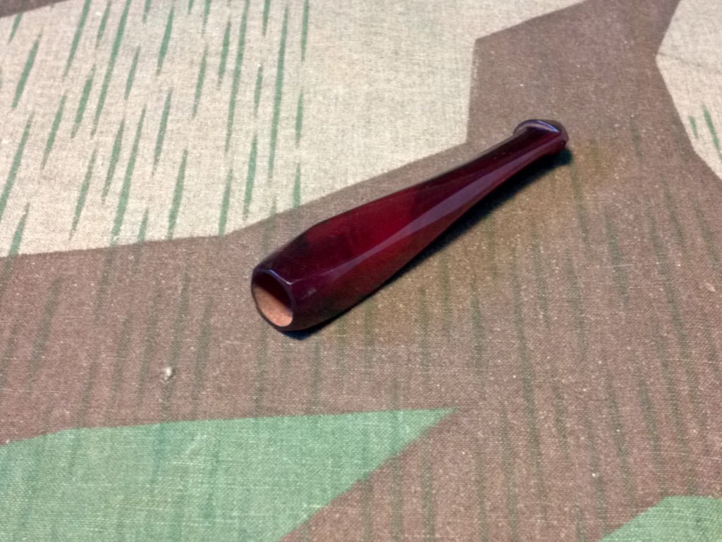 Period Red Cigarette Holder Tip — image 2