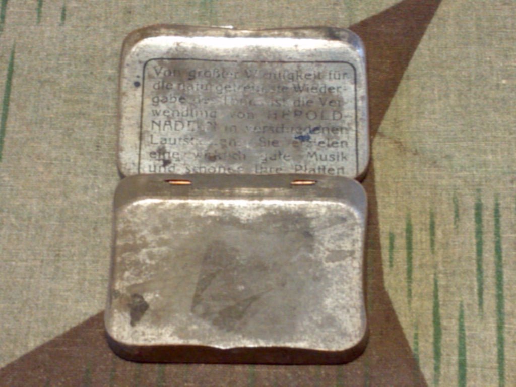 Original Herold Salon Gramophone Needle Tin — image 2