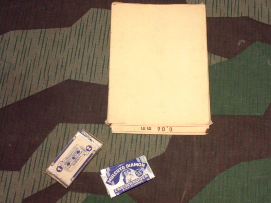 Mulcuto Diamon Razor Box w/ 1 Packet of Razors — image 3