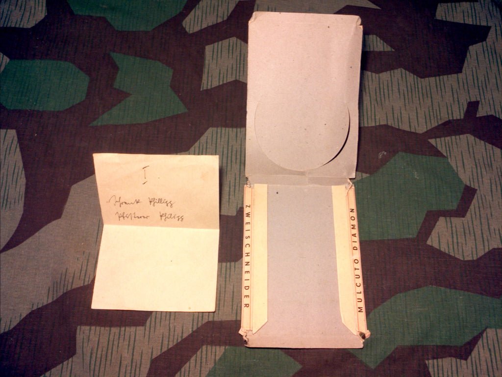 Mulcuto Diamon Razor Box w/ 1 Packet of Razors — image 4