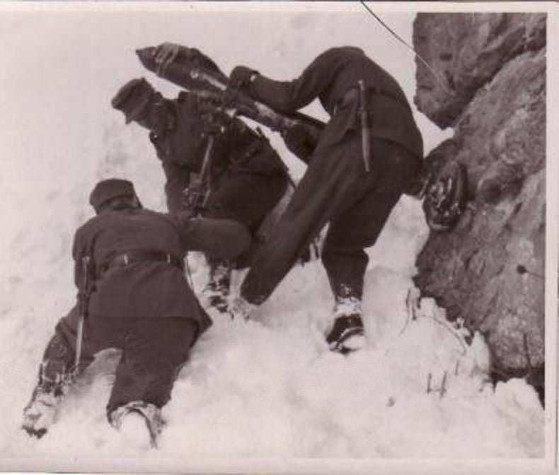 8cm Gr.W.34 Gebirgsjäger Ice Baseplate — image 4