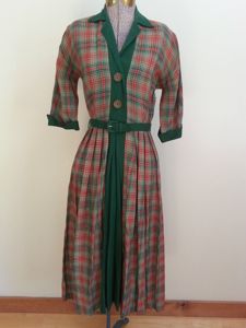 Red and Green Plaid Dress(B-37' W-26'--)