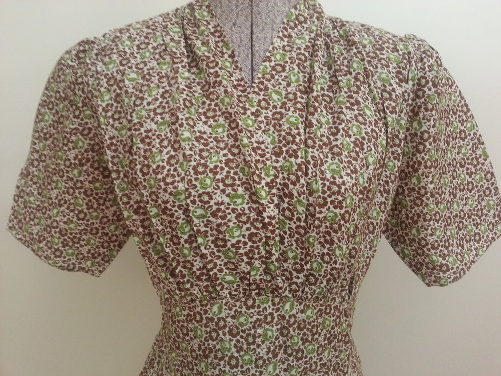 German Green Print Dress(B-38' W-30' H-40') — image 2