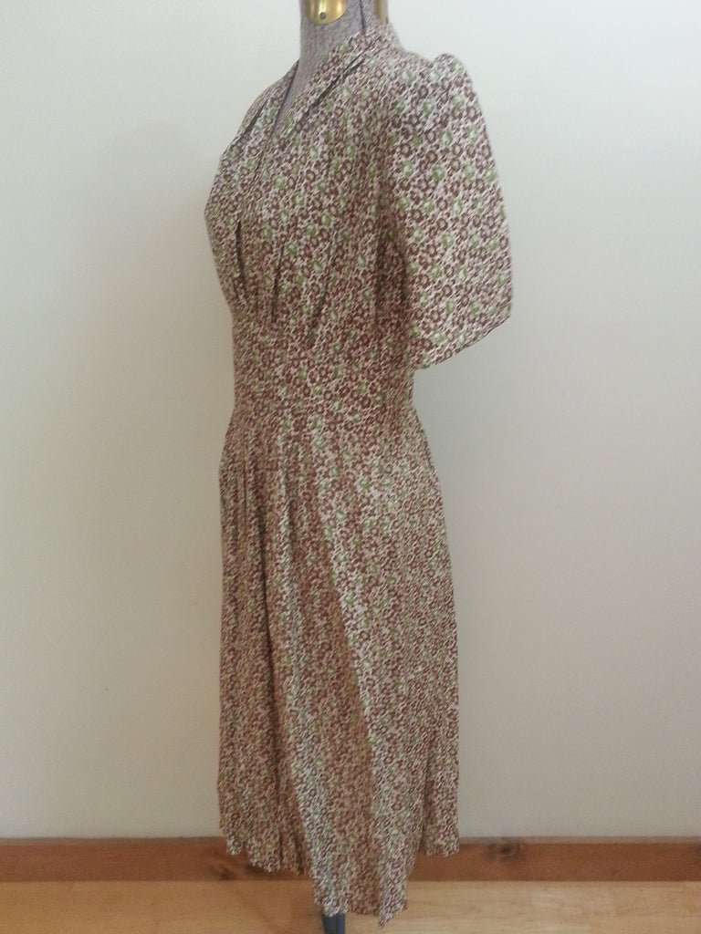 German Green Print Dress(B-38' W-30' H-40') — image 3