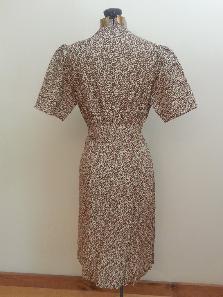 German Green Print Dress(B-38' W-30' H-40') — image 4