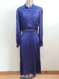 Purple Dress with Bishop Sleeves(B-39' W-28' H-35')